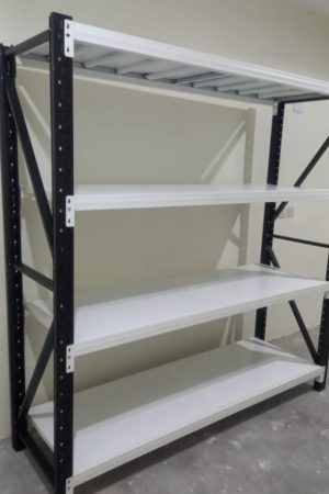 رفوف تخزين متينة بزات بزة ارتفاع 2م عرض 2م عمق 60 ب 300 ريال