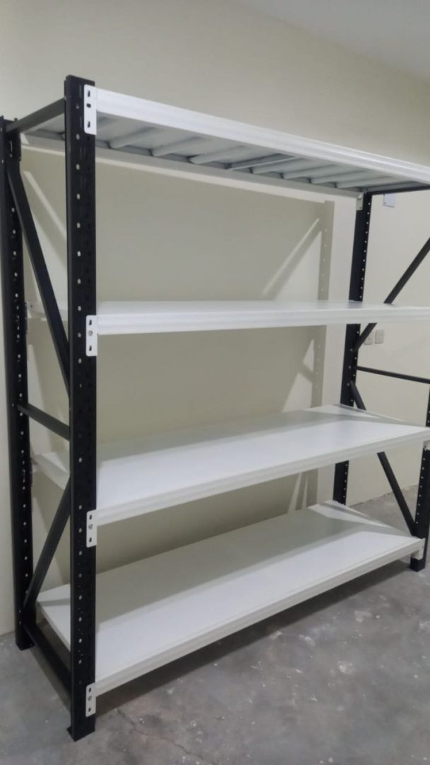 أبيض بأسود 2 في 2 رفوف تخزين متينة بزات بزة ارتفاع 2م عرض 2م عمق 60 ب 300 ريال